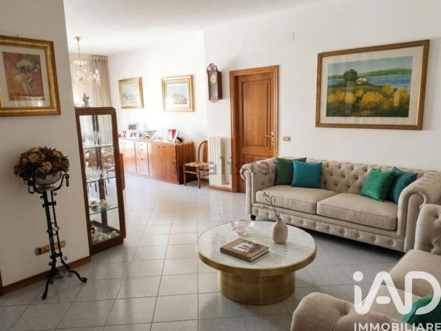 Appartamento in vendita di 145 m² in Via Gentile da Montefiore