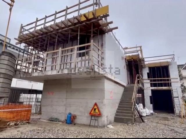 Appartamento in vendita di 145 m² in Via Giovanni Canestrini