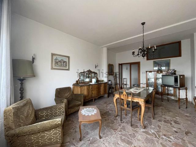 Appartamento in vendita di 145 m² in Via Guglielmo Oberdan, 103
