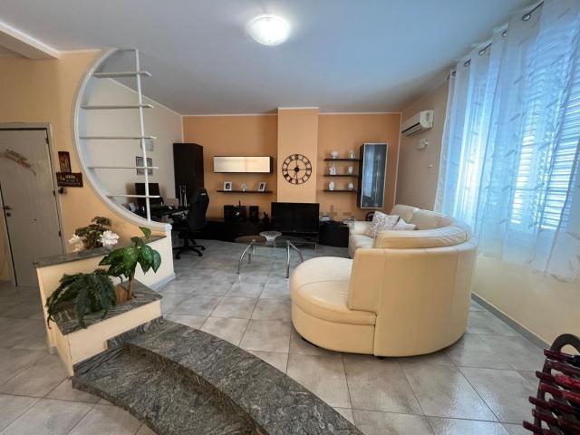 Appartamento in vendita di 145 m² in Via Dottor Filippo Buttitta