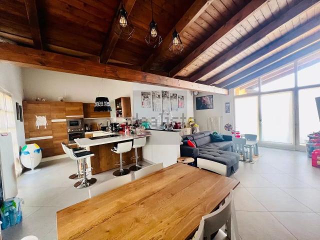 Appartamento in vendita di 145 m² in Via Dante Alighieri, 38