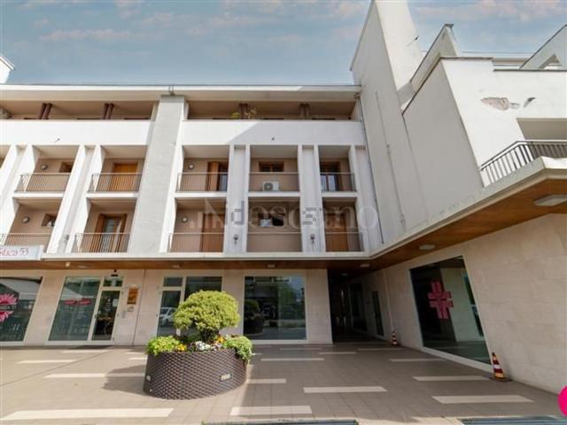 Appartamento in vendita di 145 m² in Via Dante Alighieri