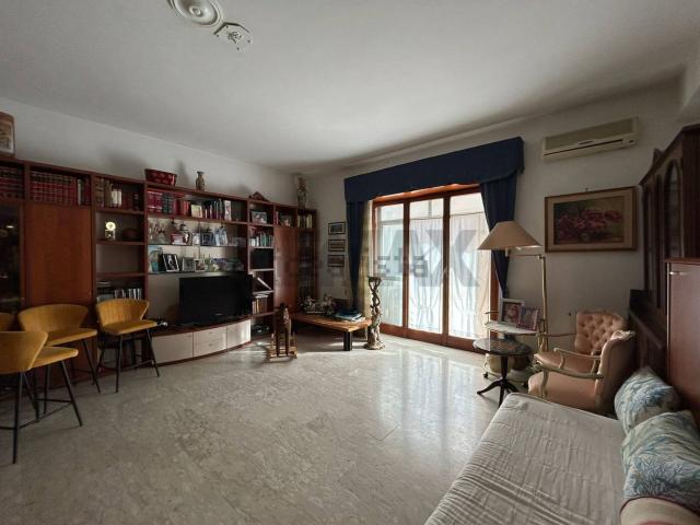 Appartamento in vendita di 145 m² in Via degli Oleandri, 42