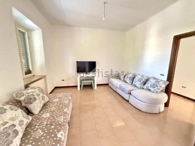 Appartamento in vendita di 145 m² in Via del Pino, 1