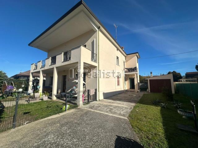 Appartamento in vendita di 145 m² in Via della Fonte