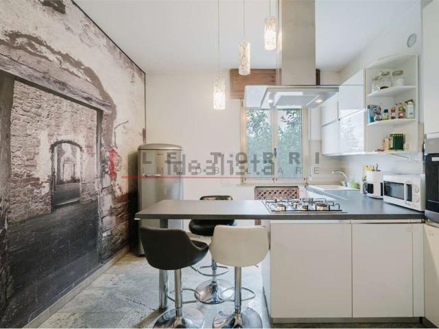 Appartamento in vendita di 145 m² in Via Divisione Acqui, 22