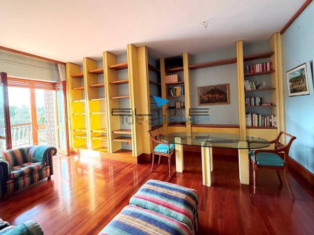 Appartamento in vendita di 145 m² in Via di Villa Basile, 2