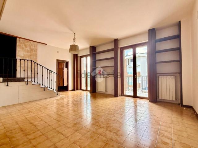 Appartamento in vendita di 145 m² in Via Emidio Luzi, 7