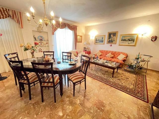 Appartamento in vendita di 145 m² in Via Eugenio Montale, 2