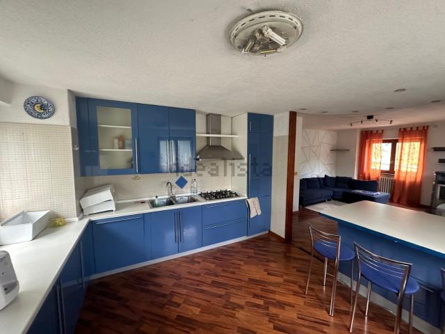 Appartamento in vendita di 145 m² in Via Ezio Vanoni, 53
