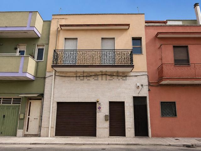Appartamento in vendita di 145 m² in Via Filippo Carlucci, 4