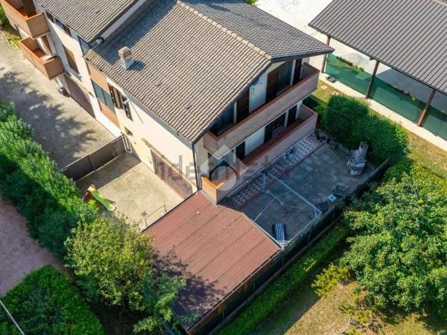 Appartamento in vendita di 145 m² in Via Fratelli Rosselli, 11