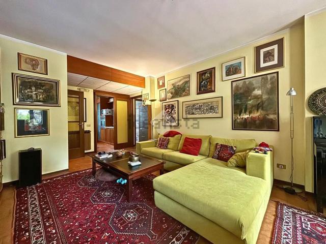 Appartamento in vendita di 145 m² in Via Fucine, 11