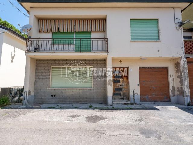 Appartamento in vendita di 145 m² in Via Ippolito Nievo, 2
