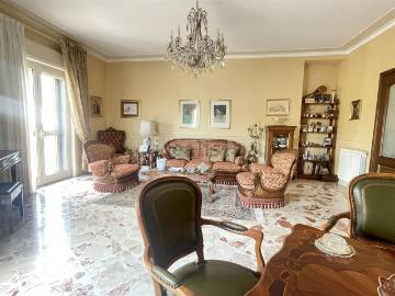 Appartamento in vendita di 145 m² in Via Lo Jacono Francesco