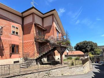 Appartamento in vendita di 145 m² in Via Luigi Orzi, 10