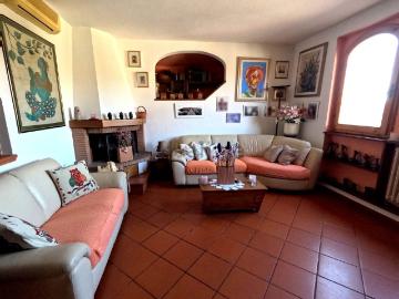 Appartamento in vendita di 145 m² in Via Manlio Romoli