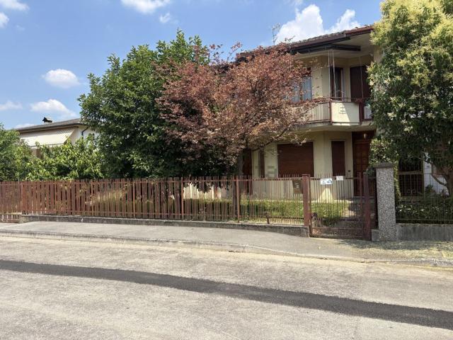 Appartamento in vendita di 145 m² in Via Miramonti