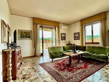 Appartamento in vendita di 145 m² in Via Napoli