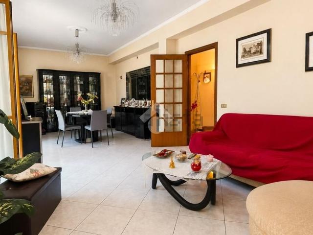 Appartamento in vendita di 145 m² in Via Salvatore Seminara, 8