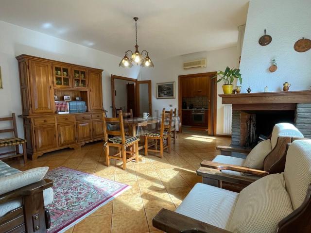 Appartamento in vendita di 145 m² in Via Sante Pisani