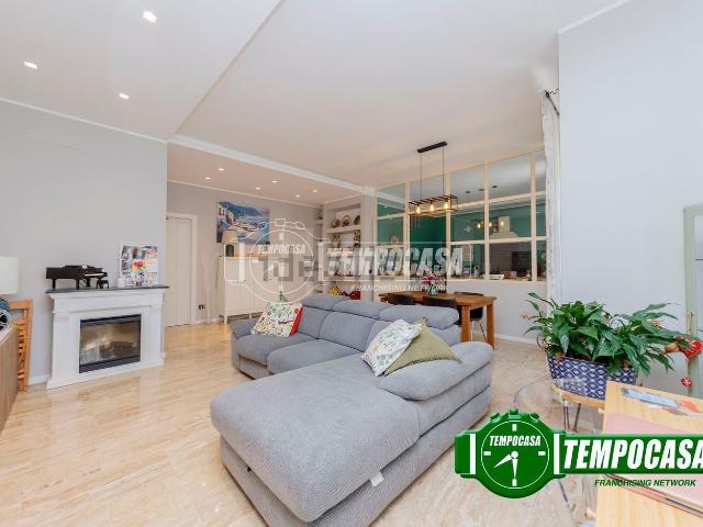 Appartamento in vendita di 145 m² in Via Sporting Mirasole