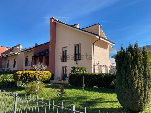Appartamento in vendita di 145 m² in Via Provinciale, 36