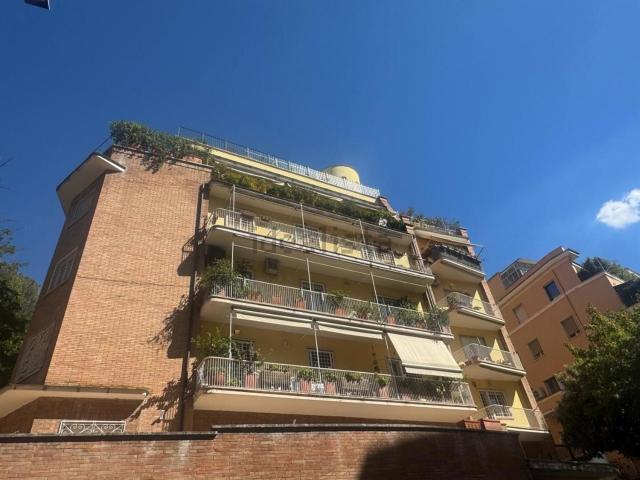 Appartamento in vendita di 145 m² in Via Ruggero Fauro