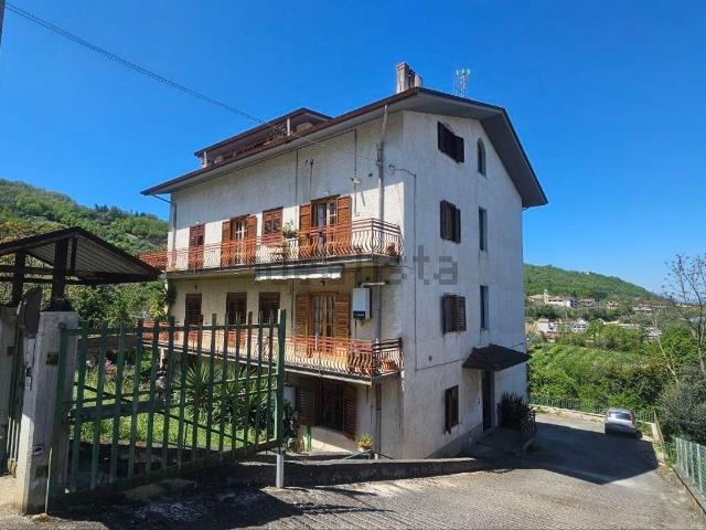 Appartamento in vendita di 145 m² in Via Toppa, 26
