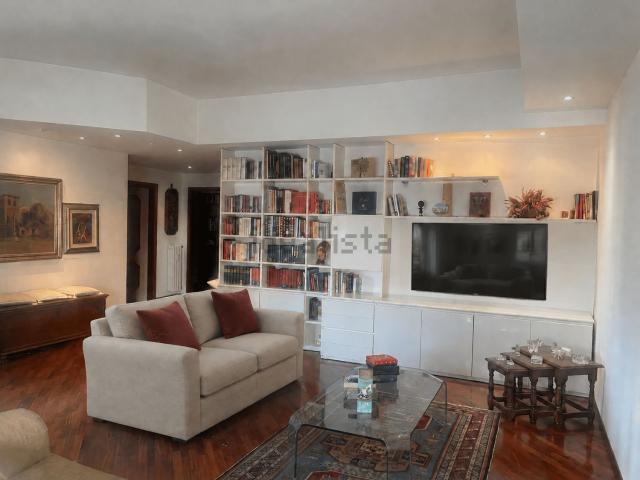 Appartamento in vendita di 145 m² in Via Tazzoli