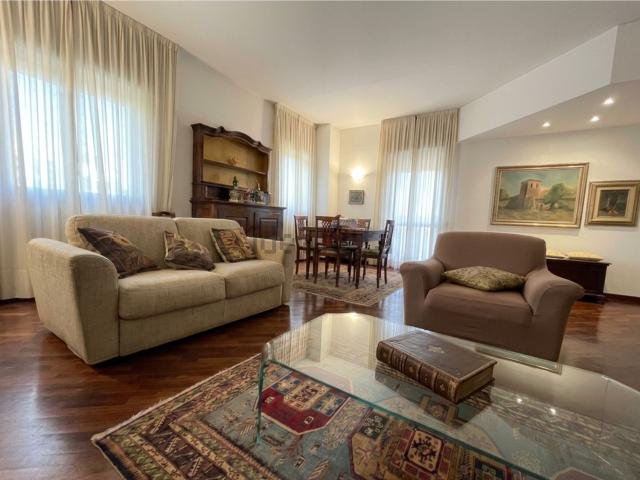 Appartamento in vendita di 145 m² in Via Tazzoli, 10