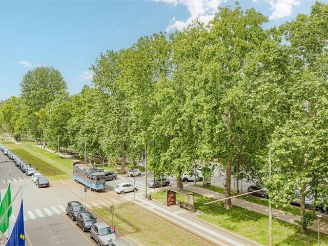 Appartamento in vendita di 145 m² in Corso Sempione, 23
