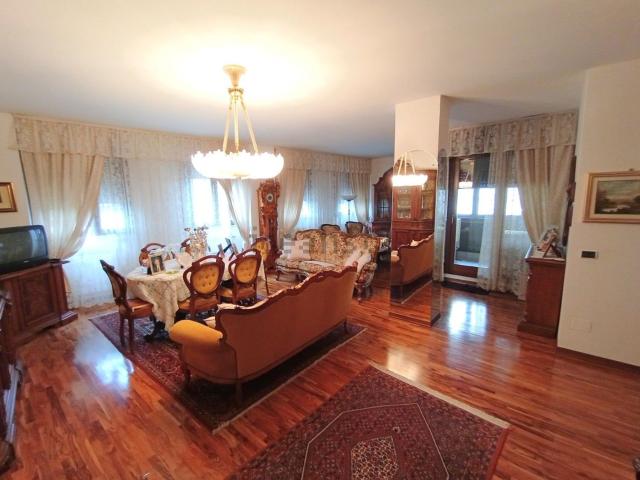 Appartamento in vendita di 145 m² in Piazza Vittorio Emanuele II
