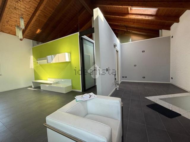 Appartamento in vendita di 146 m² in Via C. Teggi, 44