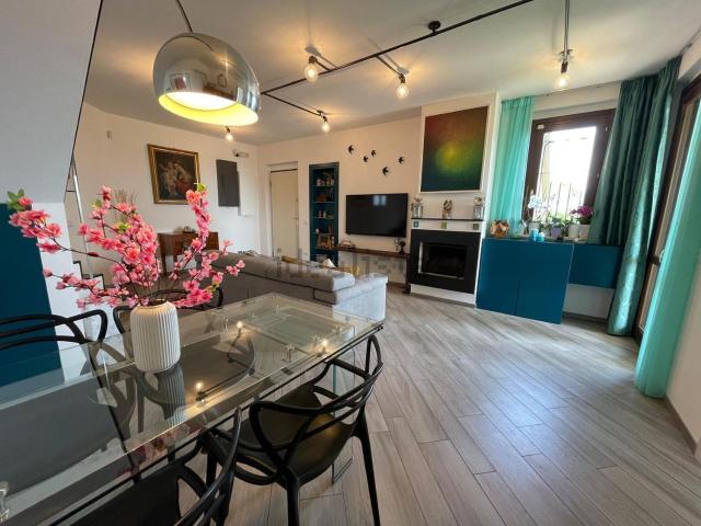 Appartamento in vendita di 146 m² in Via Adolfo Cicogna, 6