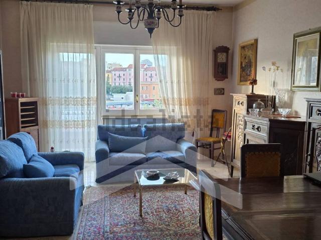 Appartamento in vendita di 146 m² in Via Giambattista Vico, 3