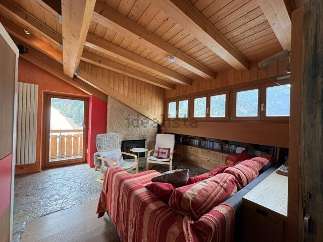 Appartamento in vendita di 146 m² in Via Dolomiti