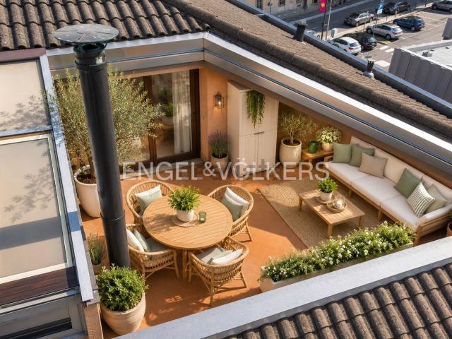 Appartamento in vendita di 146 m² in Via Don Gerolamo Zaroli, 46