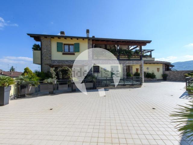 Appartamento in vendita di 146 m² in Via della Vittoria, 5