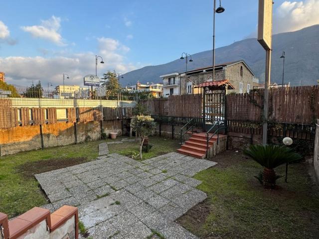 Appartamento in vendita di 146 m² in Via Eugenio Siciliano