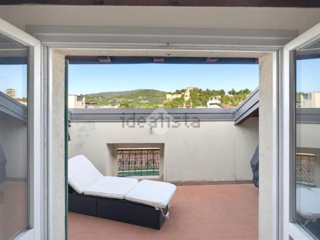 Appartamento in vendita di 146 m² in Via Fratelli Bandiera, 7