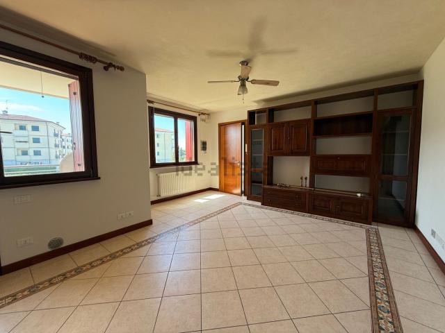 Appartamento in vendita di 146 m² in Via IV Novembre
