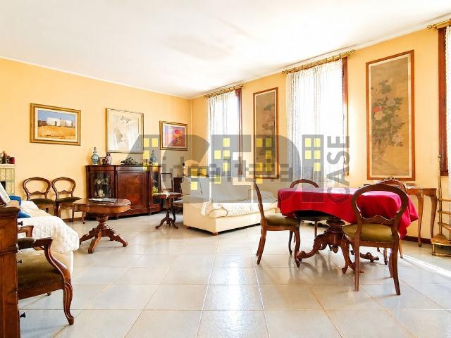 Appartamento in vendita di 146 m² in Piazza Petrarca