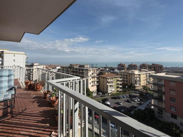 Appartamento in vendita di 147 m² in Via Carnazza, 17