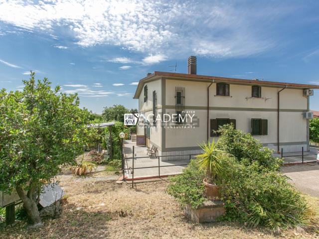Appartamento in vendita di 147 m² in Via Alcide de Gasperi, 7
