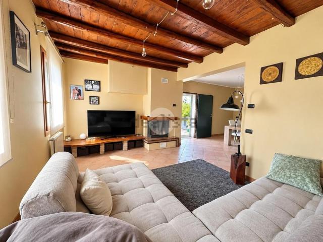 Appartamento in vendita di 147 m² in Via G. Rossini, 40