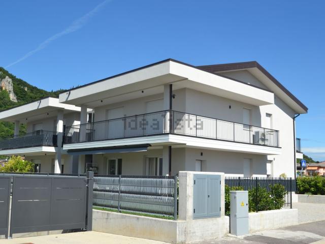 Appartamento in vendita di 147 m² in Via Dei Ciliegi