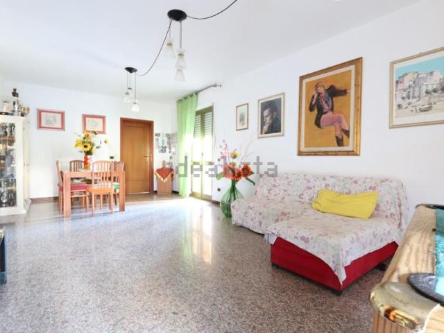Appartamento in vendita di 147 m² in Via E. de Filippo, 8