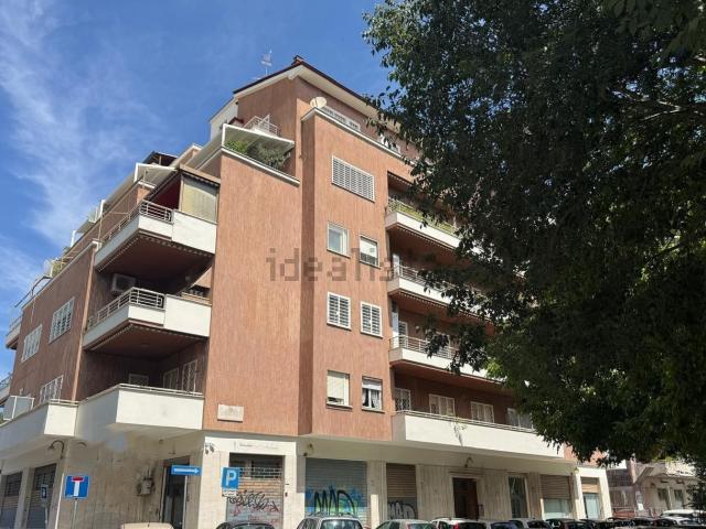 Appartamento in vendita di 147 m² in Via Ugo Ojetti