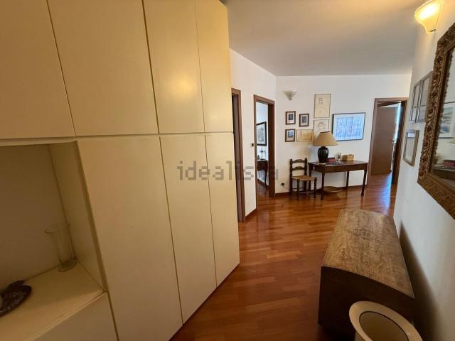 Appartamento in vendita di 147 m² in Via Raffaello Sanzio, 77